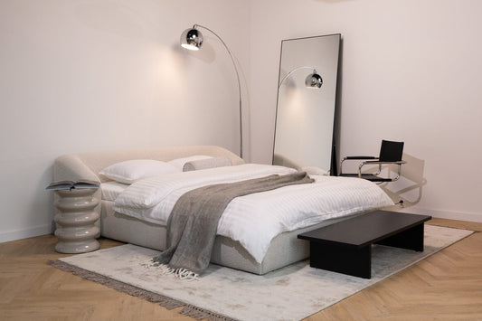 Schlafzimmer im minimalistischen Stil, also ein harmonischer Raum