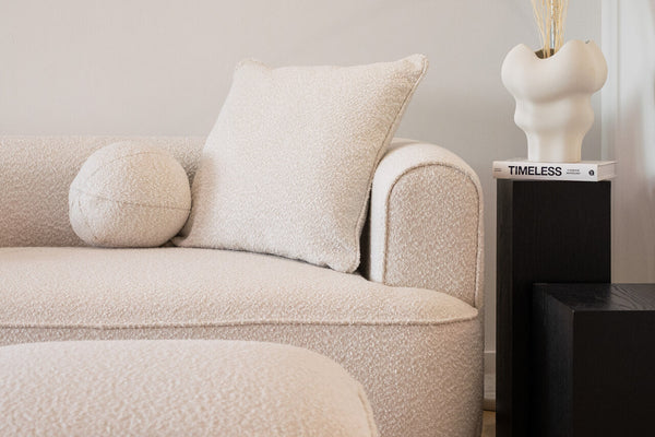Niedriges Sofa mit tiefer Sitzfläche – können Design und Komfort zusammenpassen?