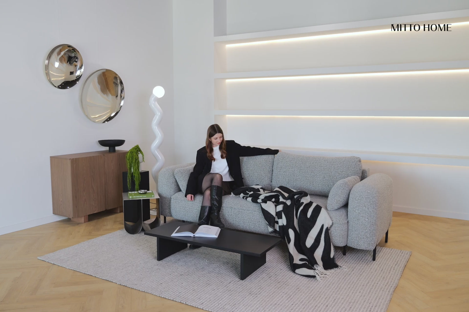 Cynthia Sofa